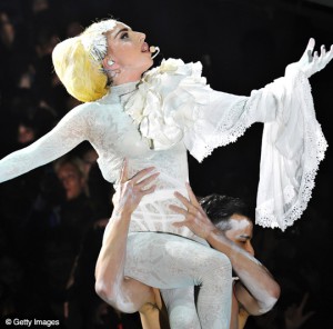 gaga3.jpg